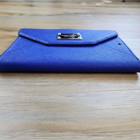 🔸️Michael Kors Blue iPad/Tablet Leather Case - Picture 3 of 10
